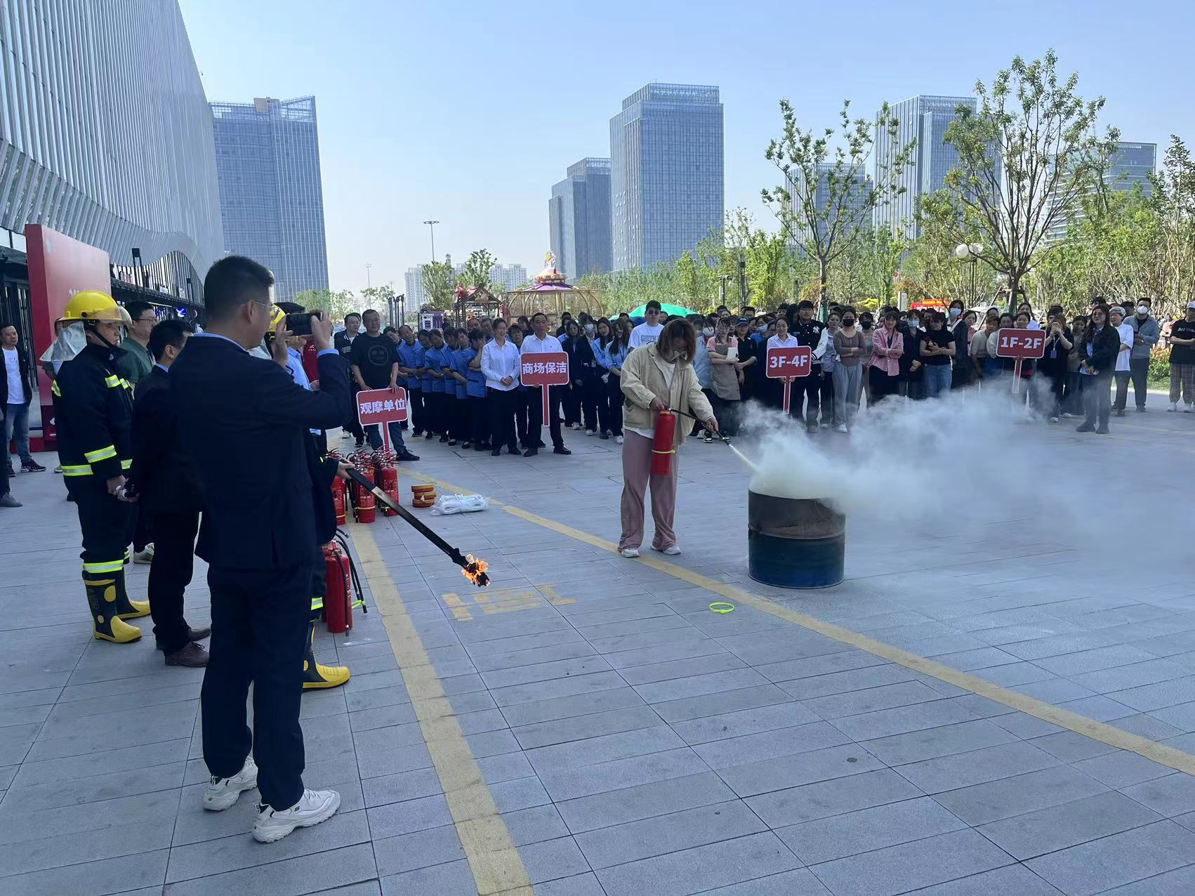 响水县举办商业综合体消防应急疏散演练活动