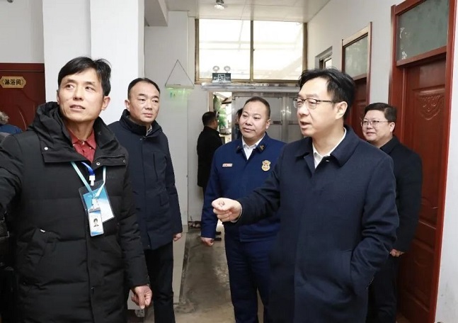 区长检查.jpg